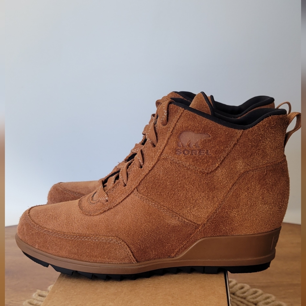 Sorel Women's  Brown High-Top Boots with Lace-Up Closure